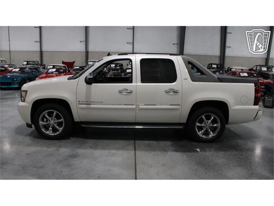 2008 Chevrolet Avalanche - Image 9 of 31
