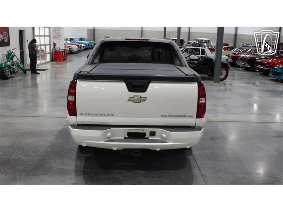 2008 Chevrolet Avalanche - Image 29 of 31