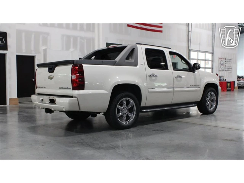 2008 Chevrolet Avalanche - Image 20 of 31
