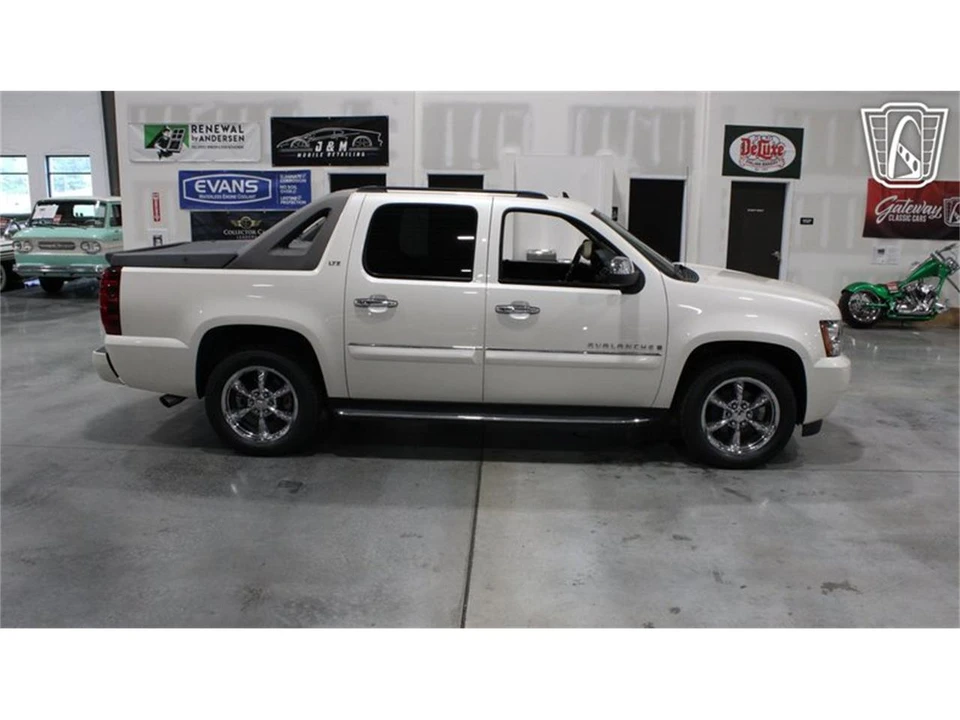 2008 Chevrolet Avalanche - Image 31 of 31