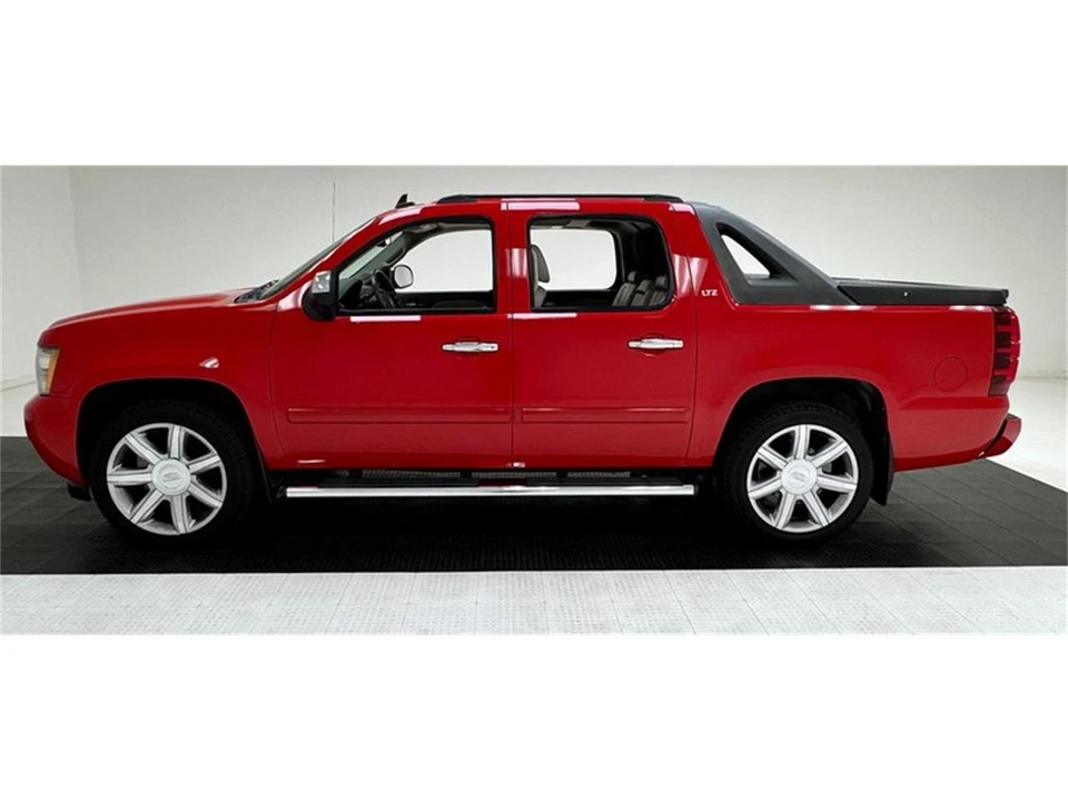 2008 Chevrolet Avalanche - Image 2 of 31