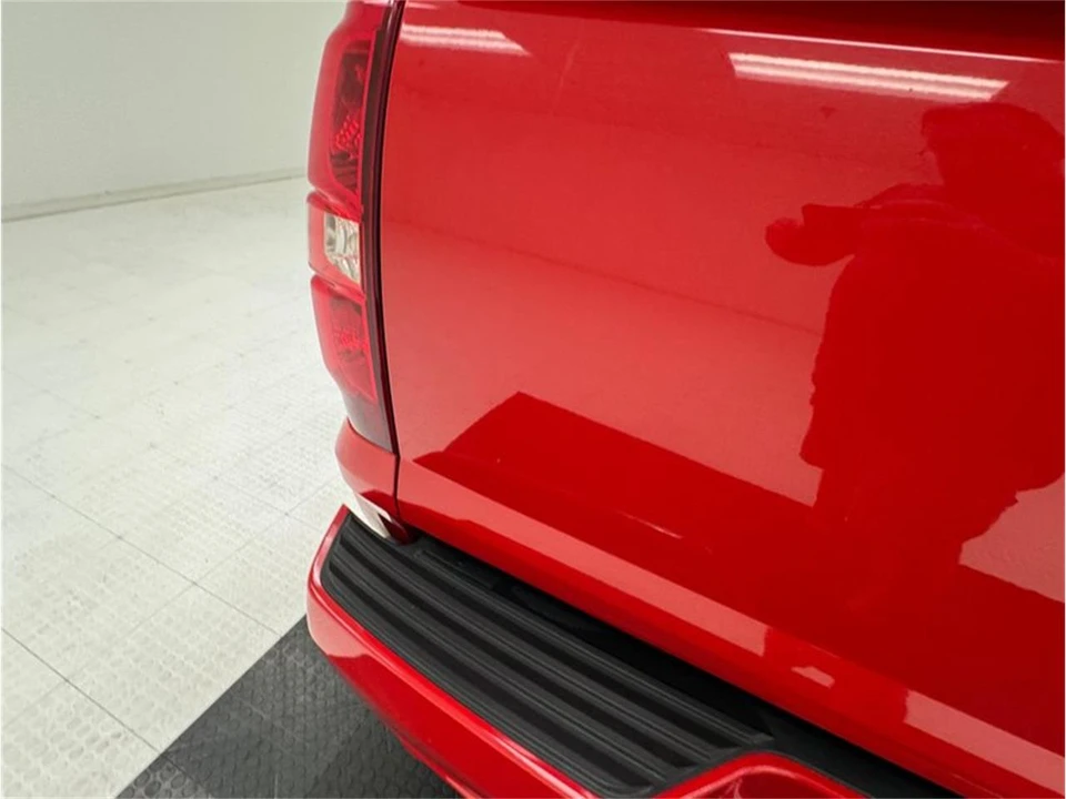 2008 Chevrolet Avalanche - Image 28 of 31
