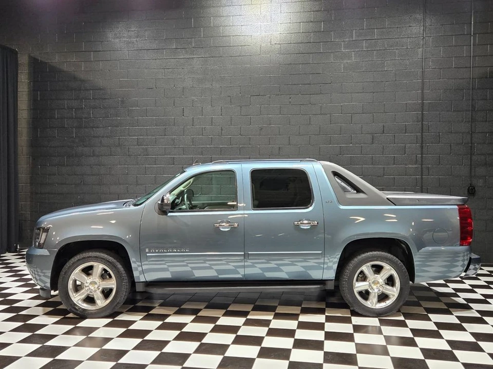 2008 Chevrolet Avalanche - Image 2 of 12