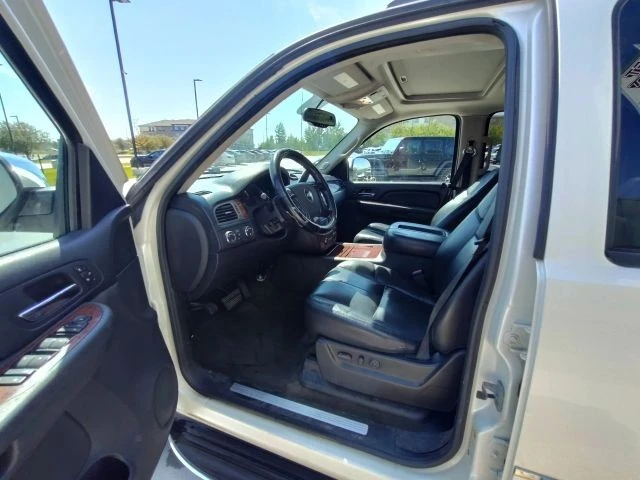 2008 Chevrolet Avalanche - Image 11 of 14