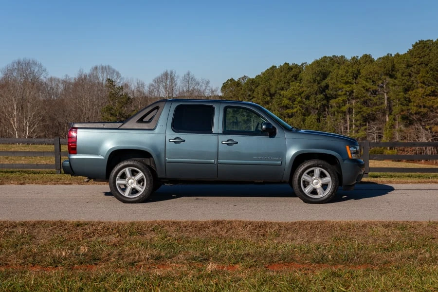 2008 Chevrolet Avalanche - Image 2 of 27