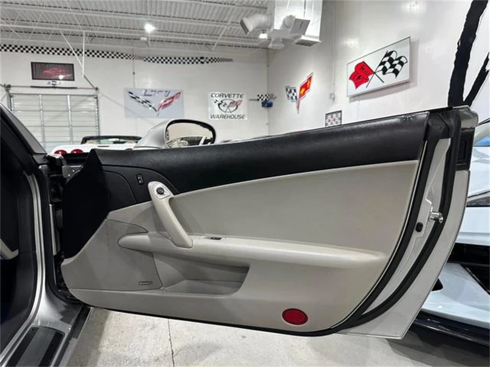 2008 Chevrolet Corvette C6 - Image 15 of 30