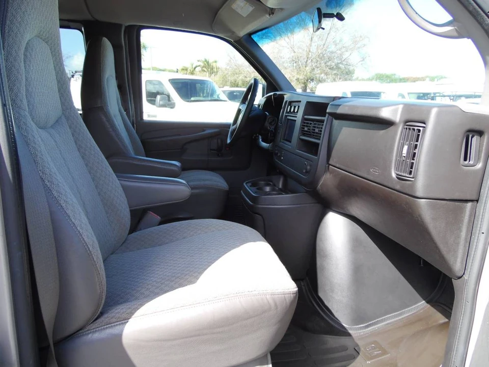 2008 Chevrolet Express - Image 16 of 21