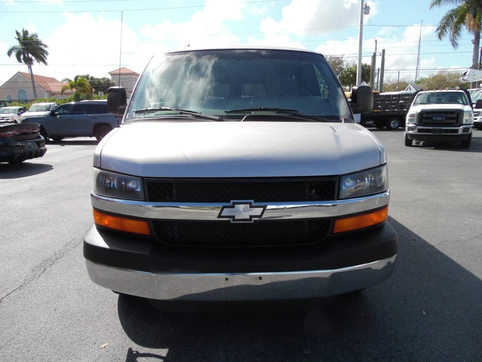 2008 Chevrolet Express - Image 2 of 21