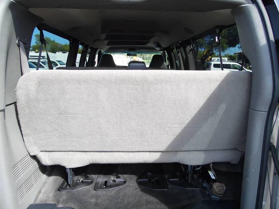 2008 Chevrolet Express - Image 9 of 21
