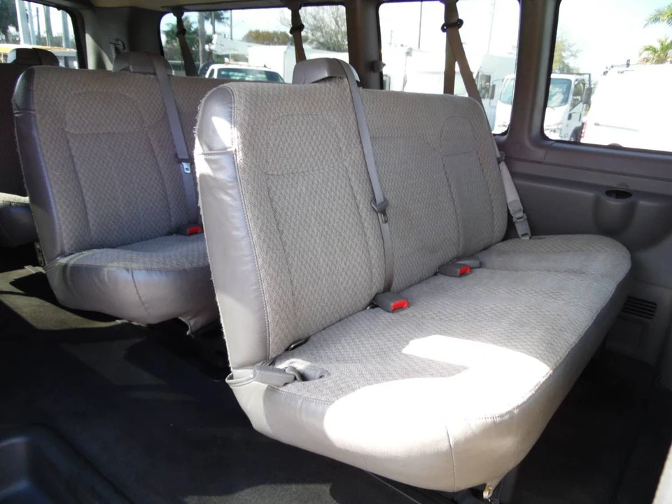 2008 Chevrolet Express - Image 11 of 21
