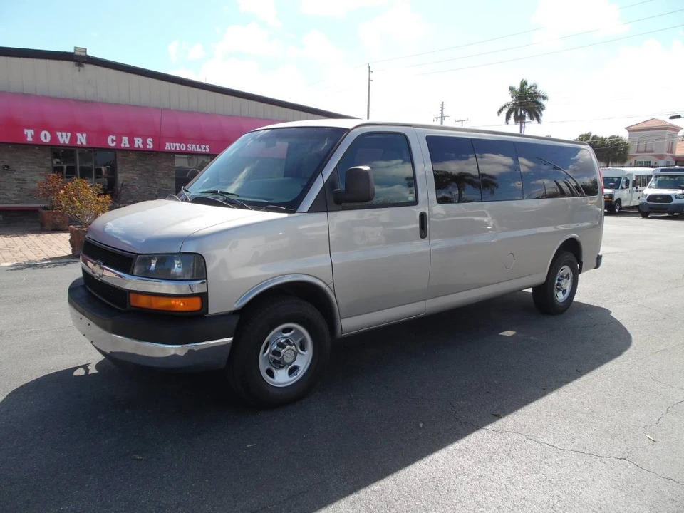 2008 Chevrolet Express - Image 3 of 21