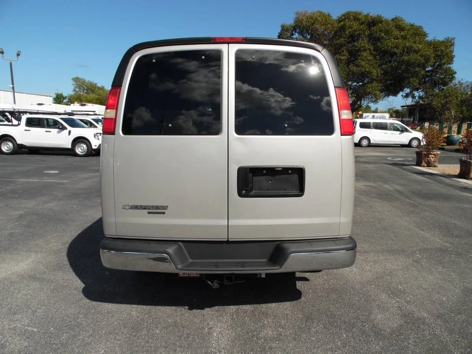 2008 Chevrolet Express - Image 6 of 21