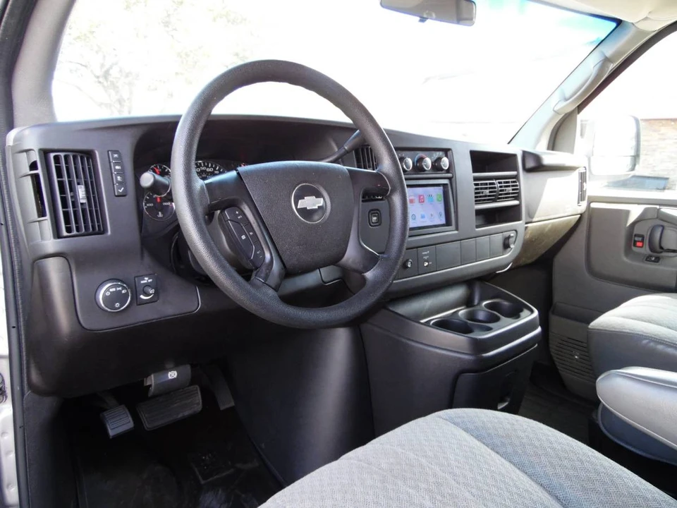 2008 Chevrolet Express - Image 15 of 21