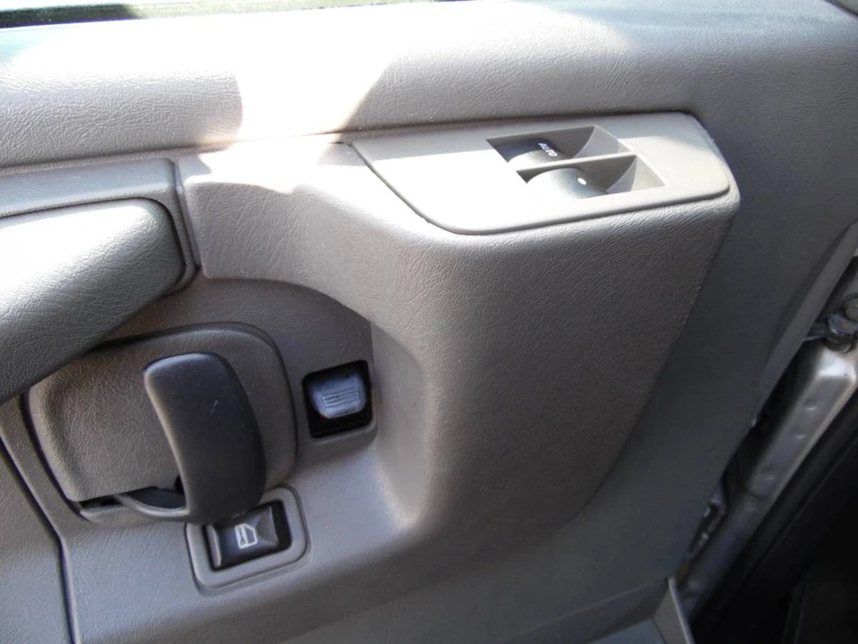 2008 Chevrolet Express - Image 17 of 21