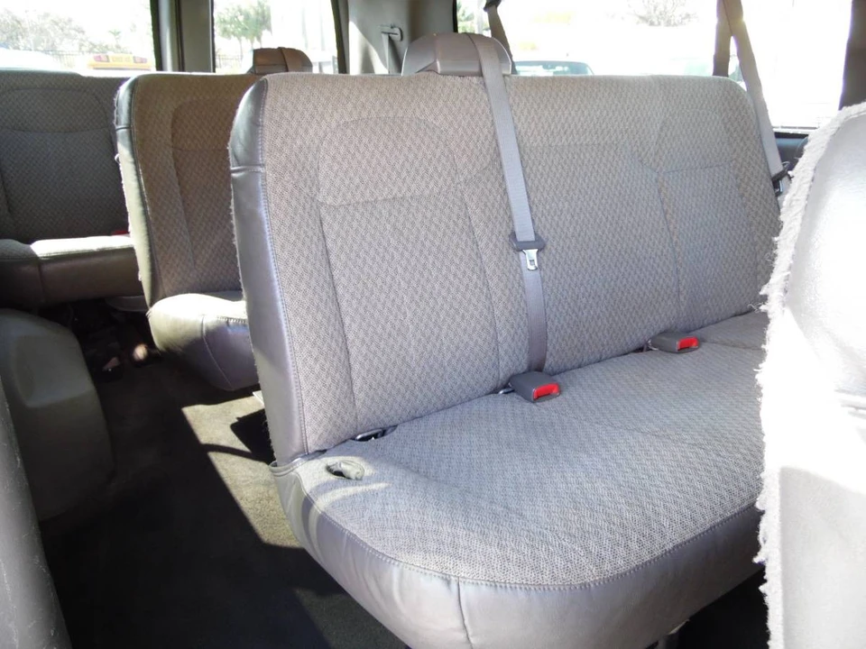 2008 Chevrolet Express - Image 12 of 21