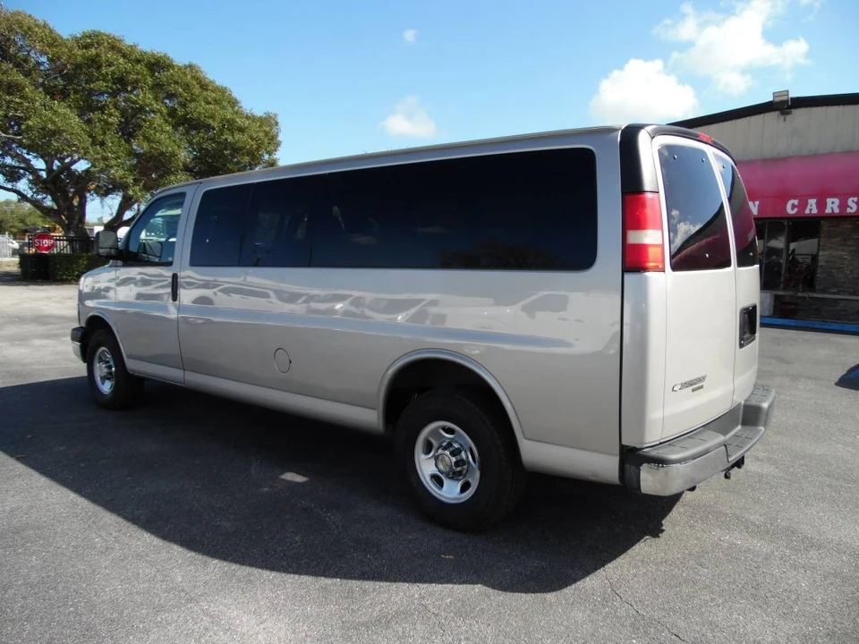2008 Chevrolet Express - Image 5 of 21