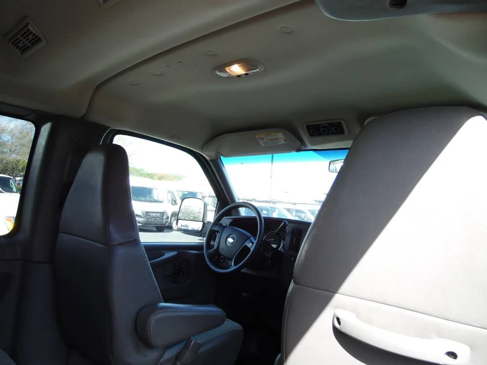 2008 Chevrolet Express - Image 14 of 21