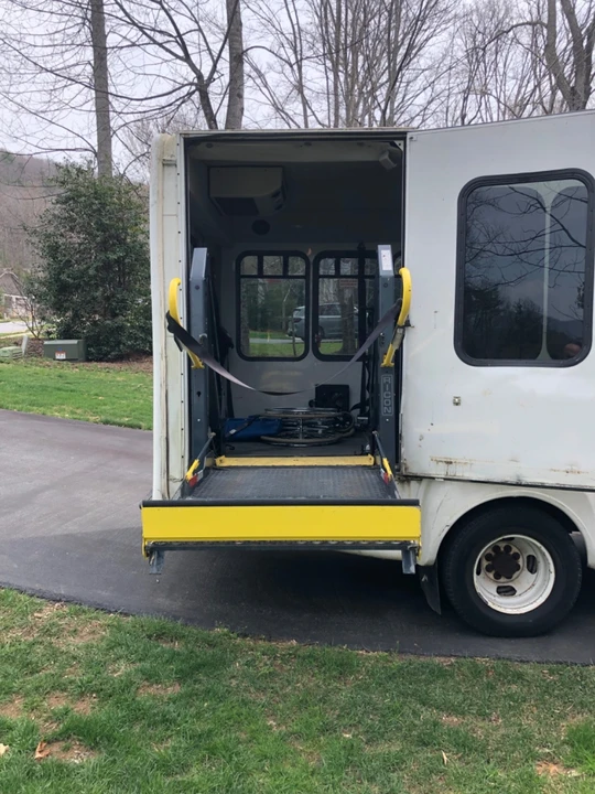2008 Chevrolet Express - Image 11 of 13