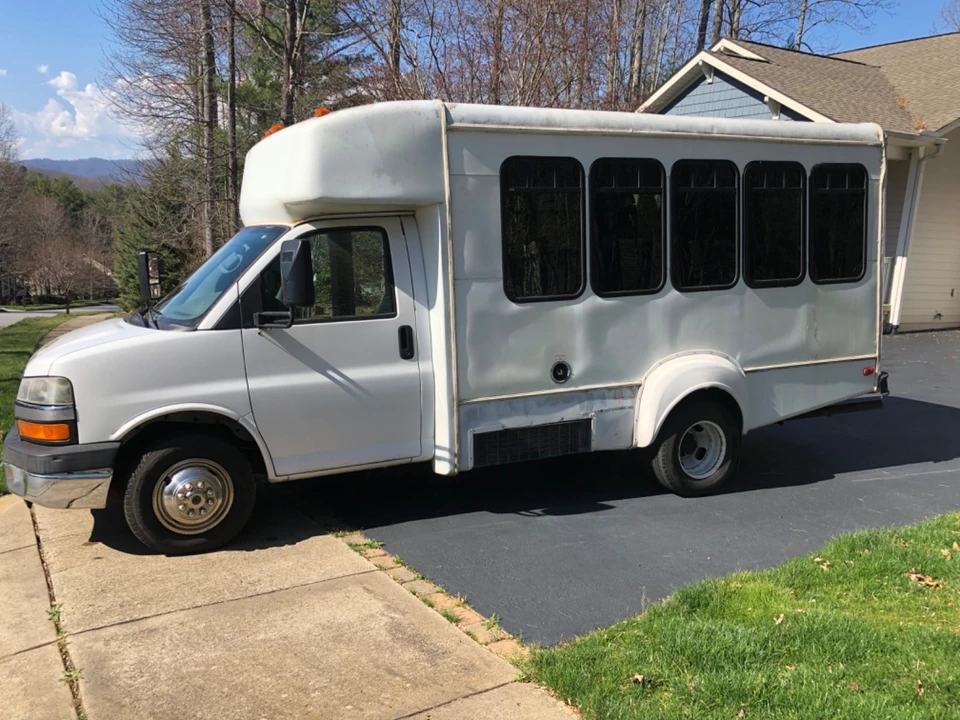 2008 Chevrolet Express - Image 2 of 13