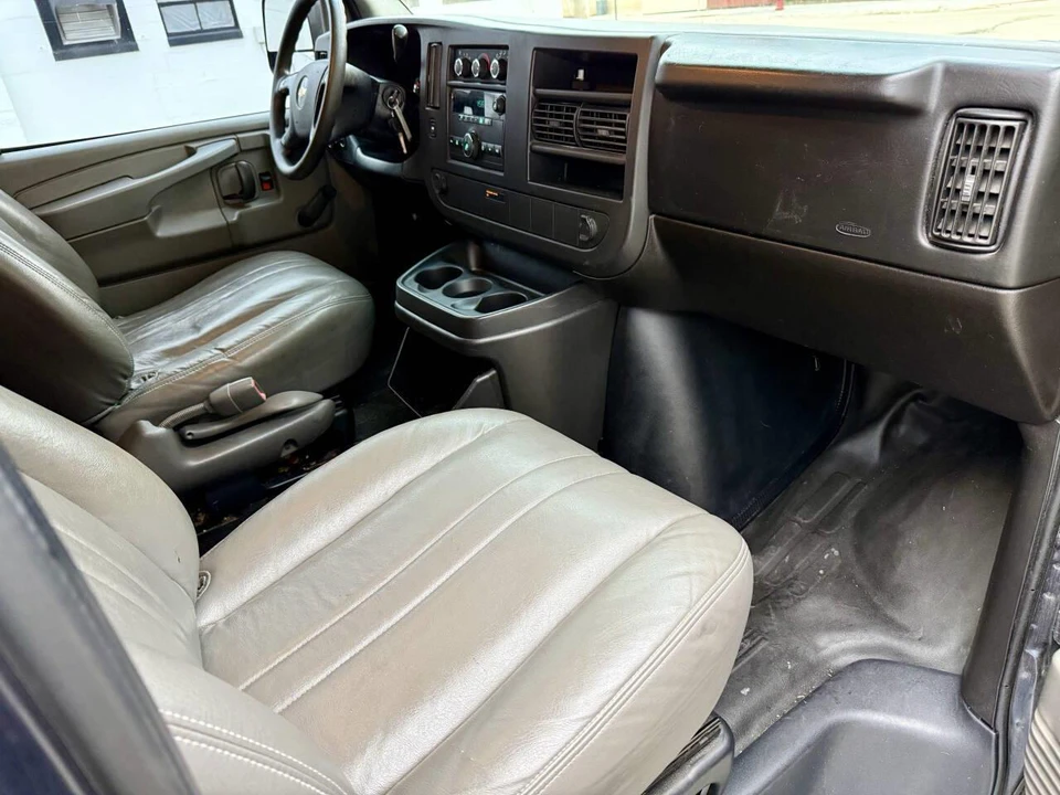 2008 Chevrolet Express - Image 9 of 12