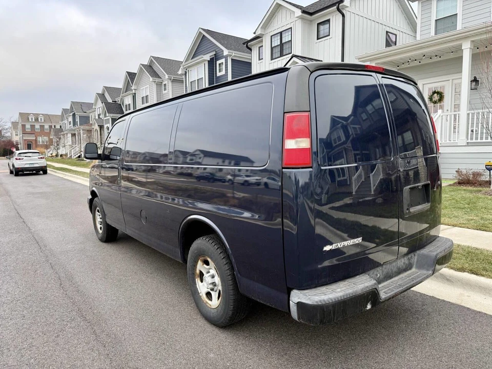 2008 Chevrolet Express - Image 8 of 12
