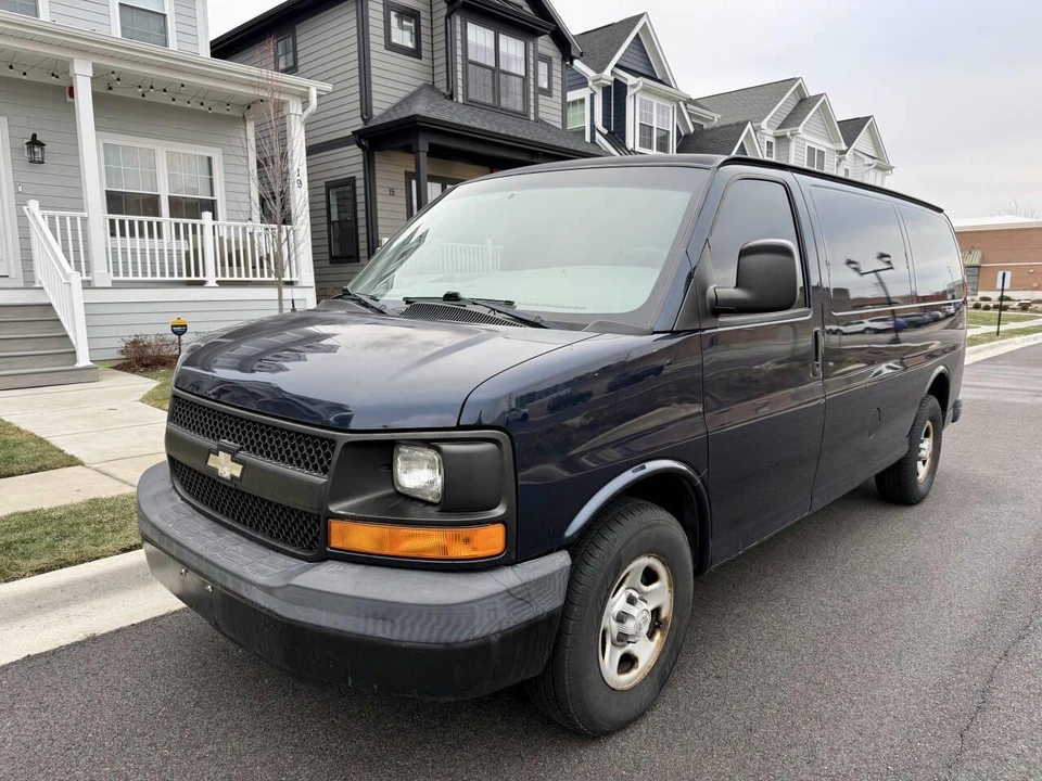 2008 Chevrolet Express - Image 2 of 12