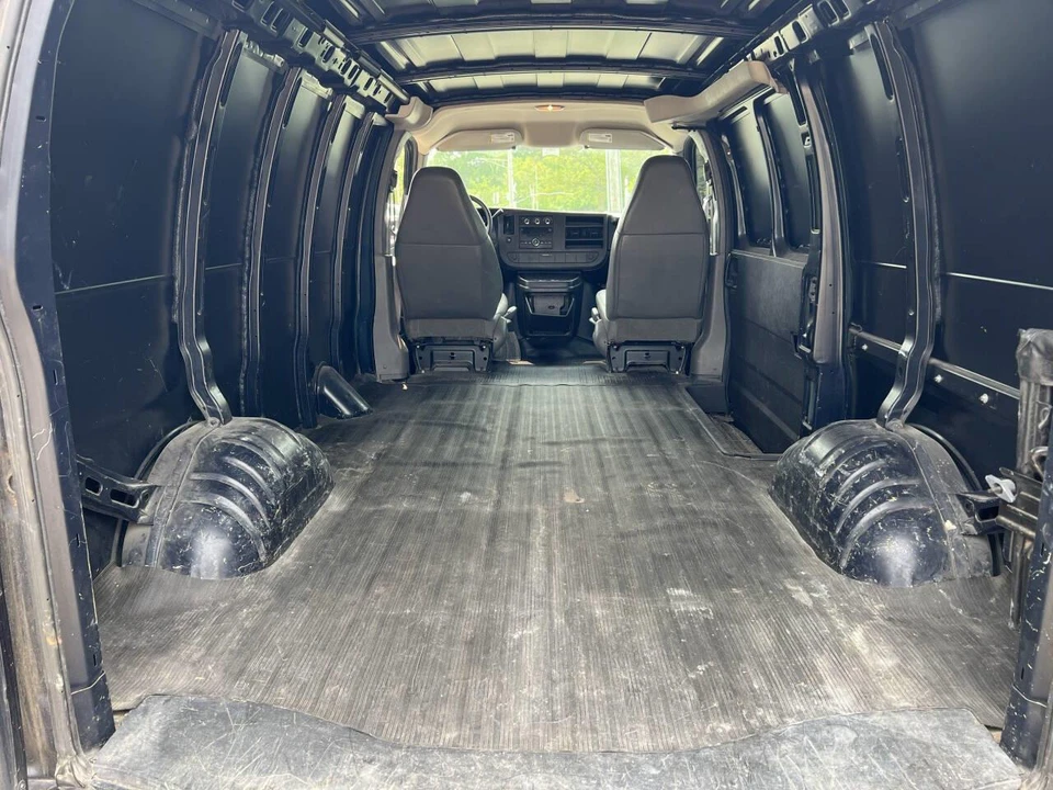 2008 Chevrolet Express - Image 11 of 12