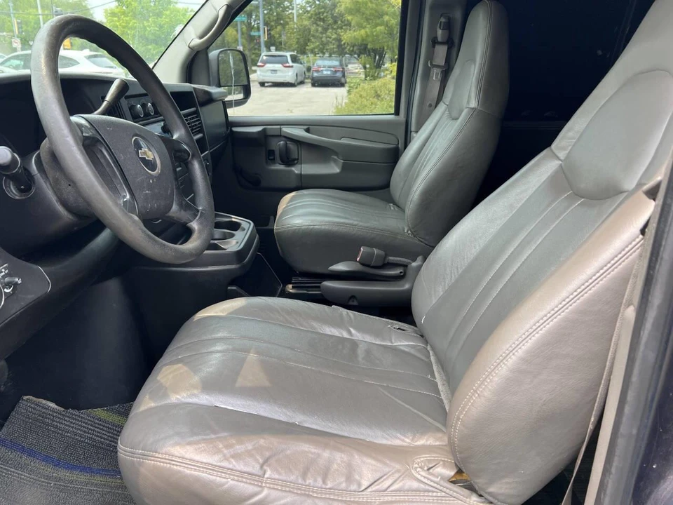 2008 Chevrolet Express - Image 10 of 12