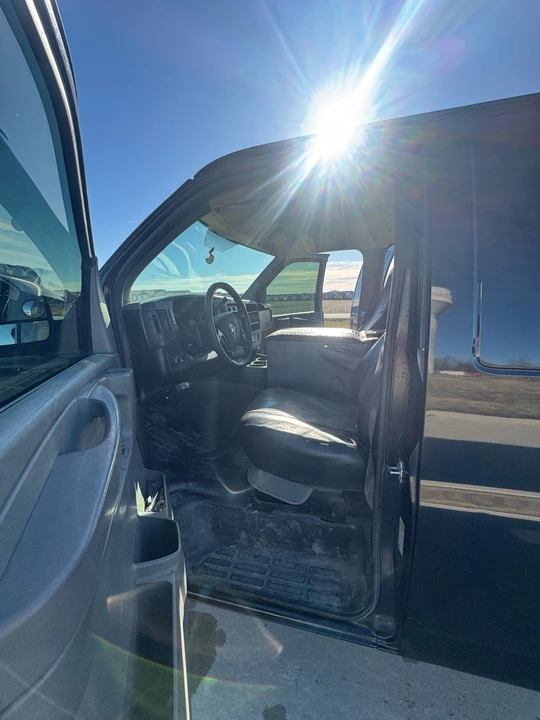 2008 Chevrolet Express - Image 13 of 18