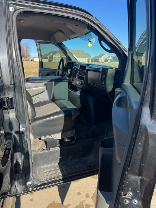 2008 Chevrolet Express - Image 12 of 18