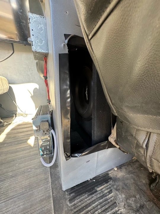 2008 Chevrolet Express - Image 16 of 18