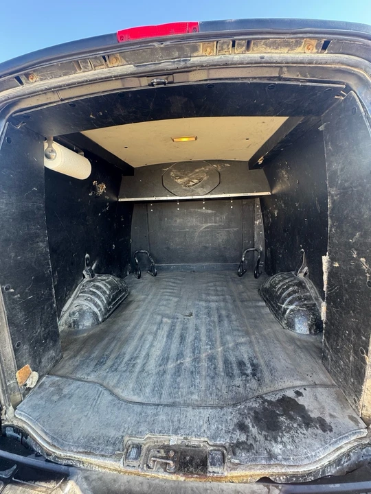 2008 Chevrolet Express - Image 9 of 18