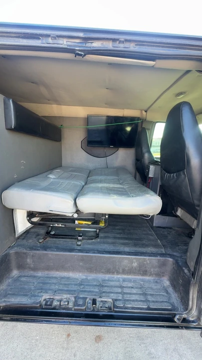 2008 Chevrolet Express - Image 18 of 18