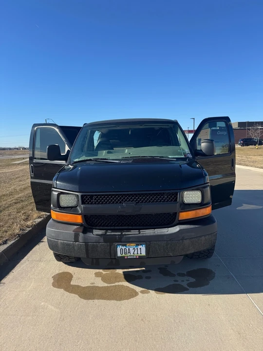 2008 Chevrolet Express - Image 11 of 18