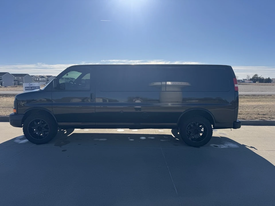 2008 Chevrolet Express - Image 2 of 18