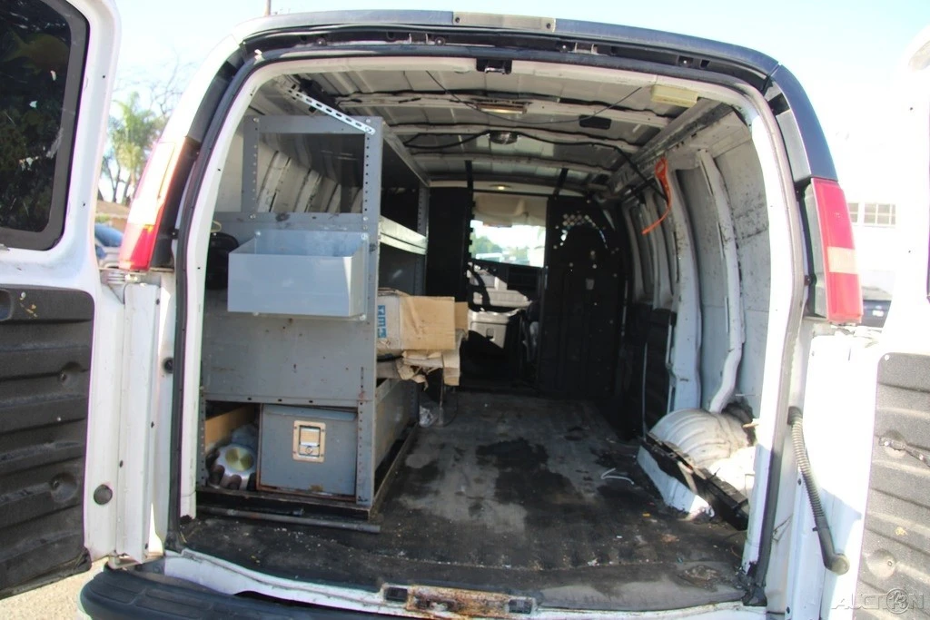 2008 Chevrolet Express - Image 17 of 21