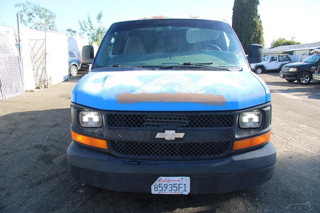 2008 Chevrolet Express - Image 9 of 21