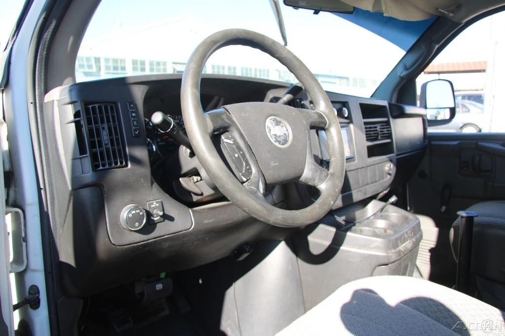 2008 Chevrolet Express - Image 13 of 21