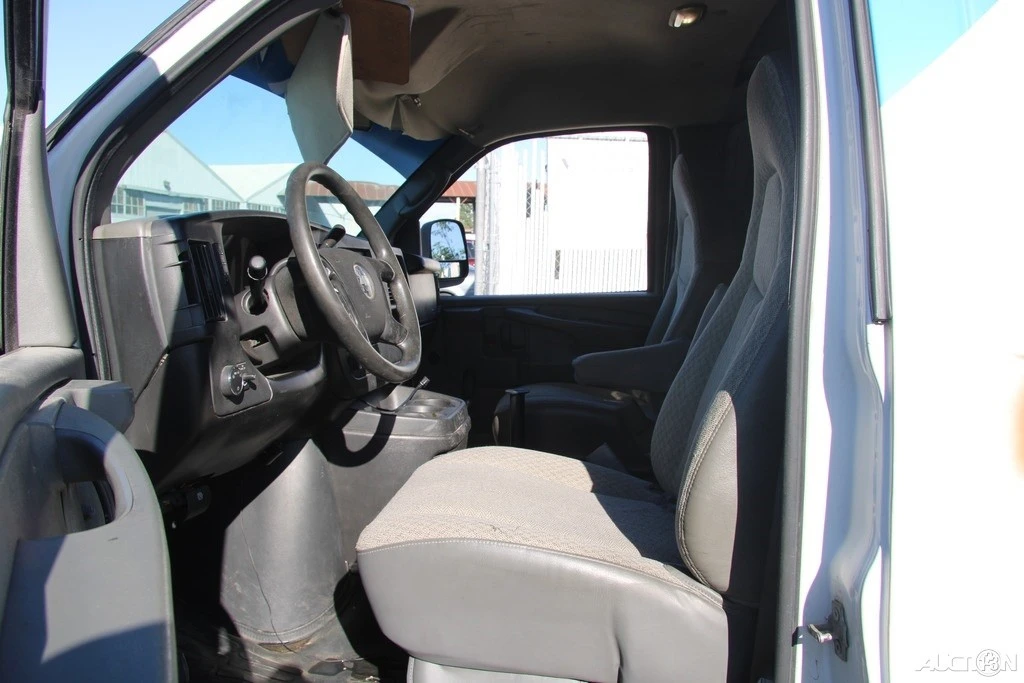 2008 Chevrolet Express - Image 12 of 21