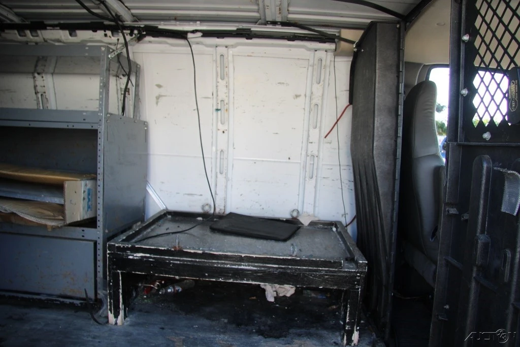 2008 Chevrolet Express - Image 20 of 21