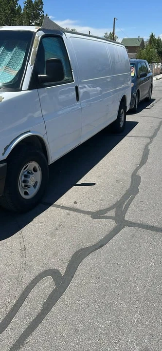 2008 Chevrolet Express - Image 3 of 4