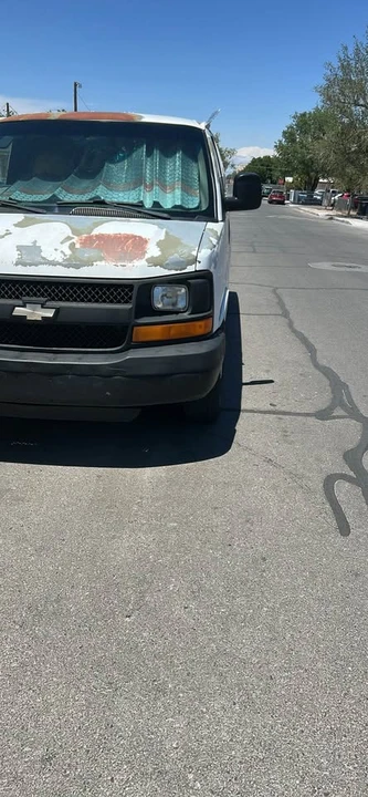 2008 Chevrolet Express - Image 2 of 4