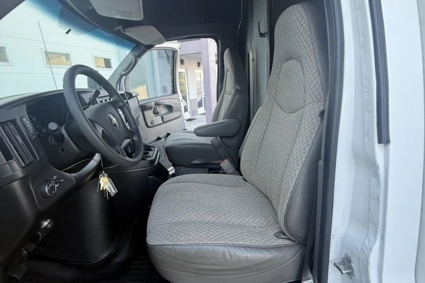 2008 Chevrolet Express - Image 6 of 8