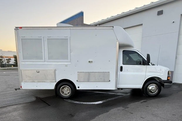 2008 Chevrolet Express - Image 3 of 8