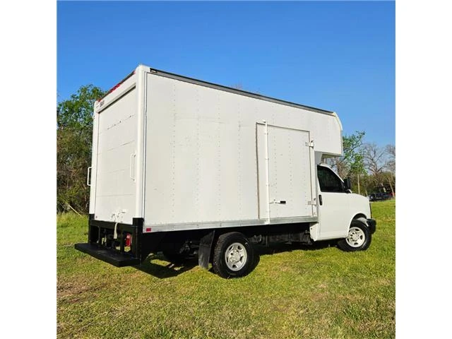2008 Chevrolet Express - Image 11 of 14