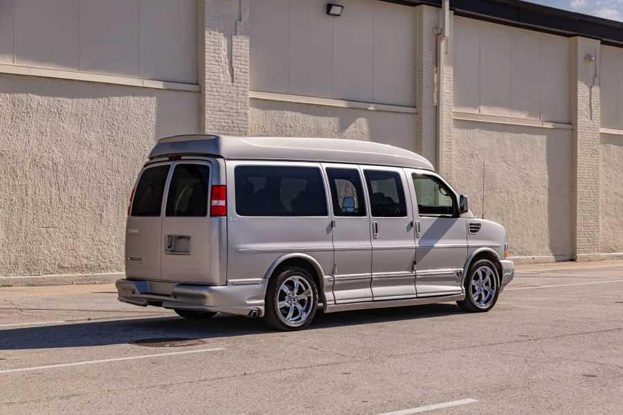 2008 Chevrolet Express - Image 9 of 25