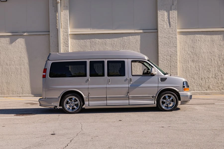 2008 Chevrolet Express - Image 10 of 25