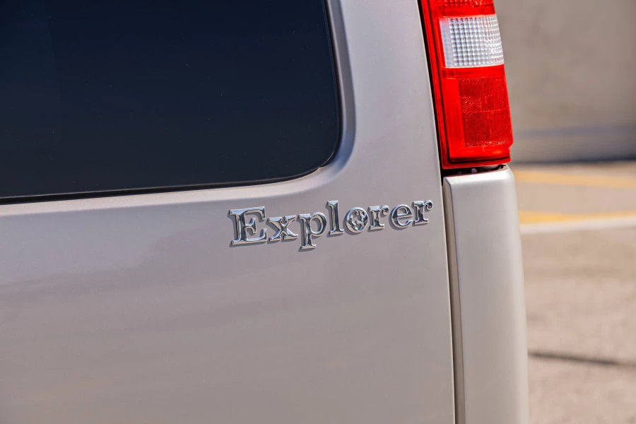 2008 Chevrolet Express - Image 4 of 25