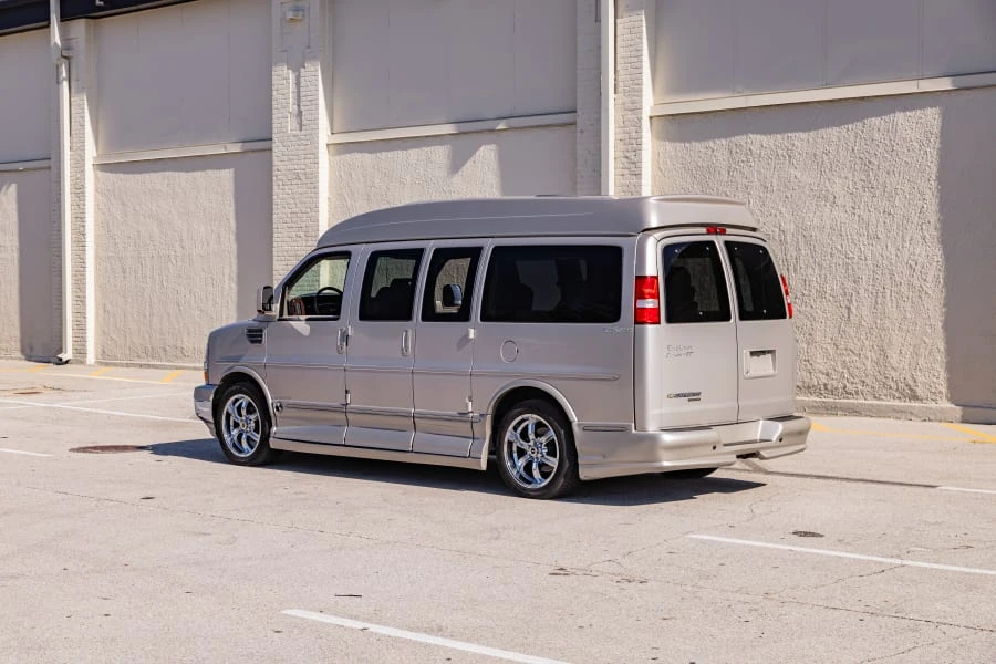 2008 Chevrolet Express - Image 5 of 25