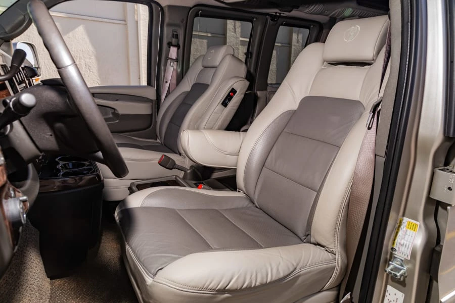 2008 Chevrolet Express - Image 14 of 25